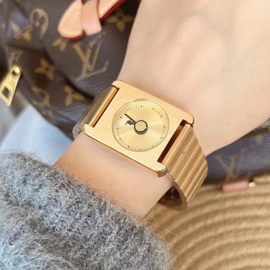 Vintage Square Quartz Watch — image 5