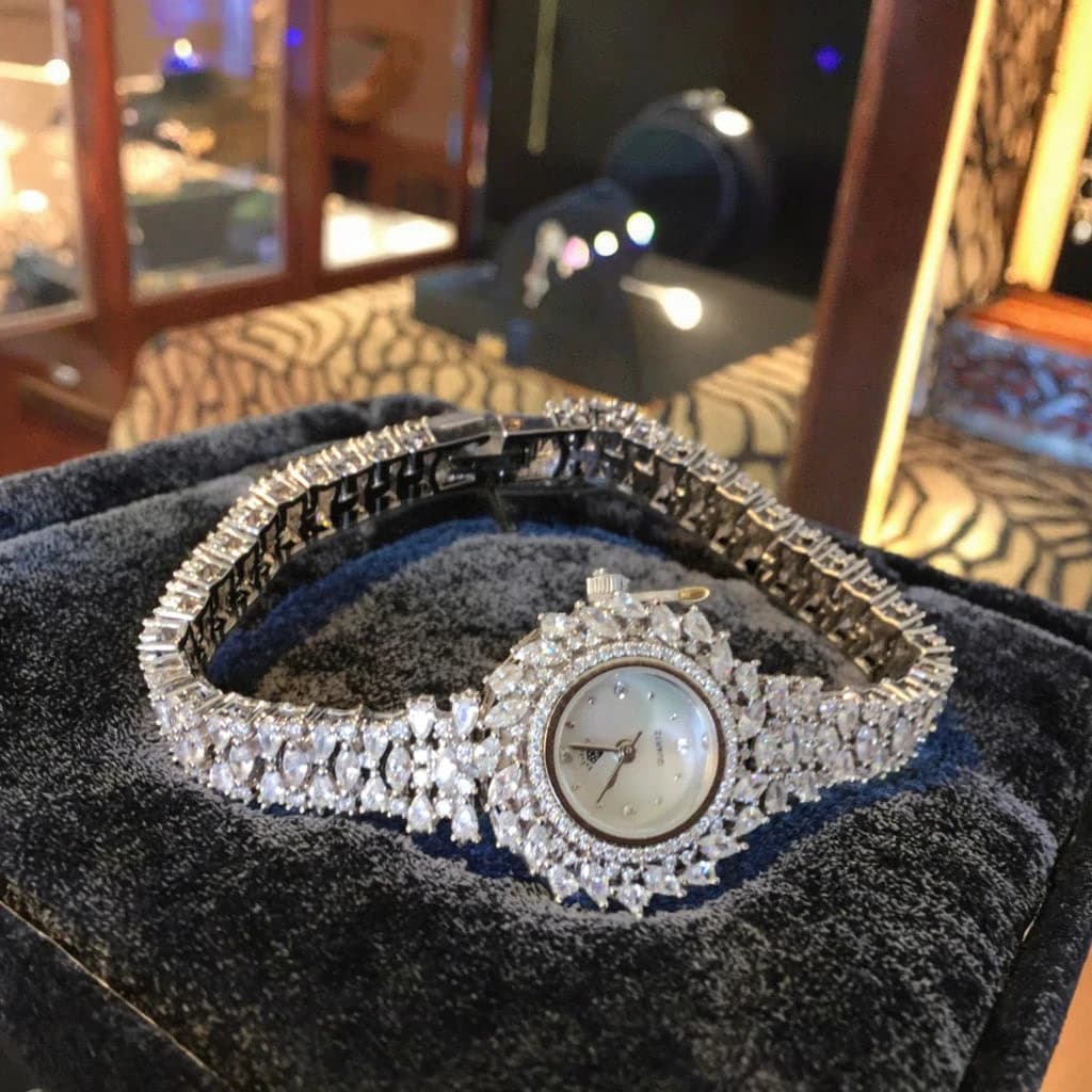 Elegant Zircon Quartz Women's Watch with LED & Steel Band — image 7